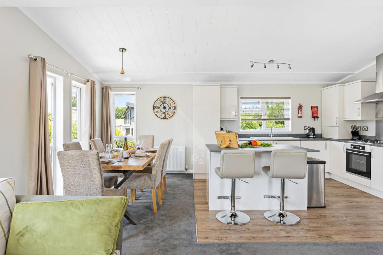 Rose Lodge, 21 Roadford Lake Lodges Lifton Luaran gambar