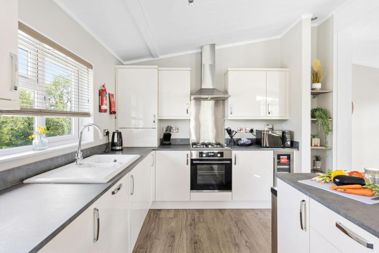 Rose Lodge, 21 Roadford Lake Lodges Lifton Luaran gambar