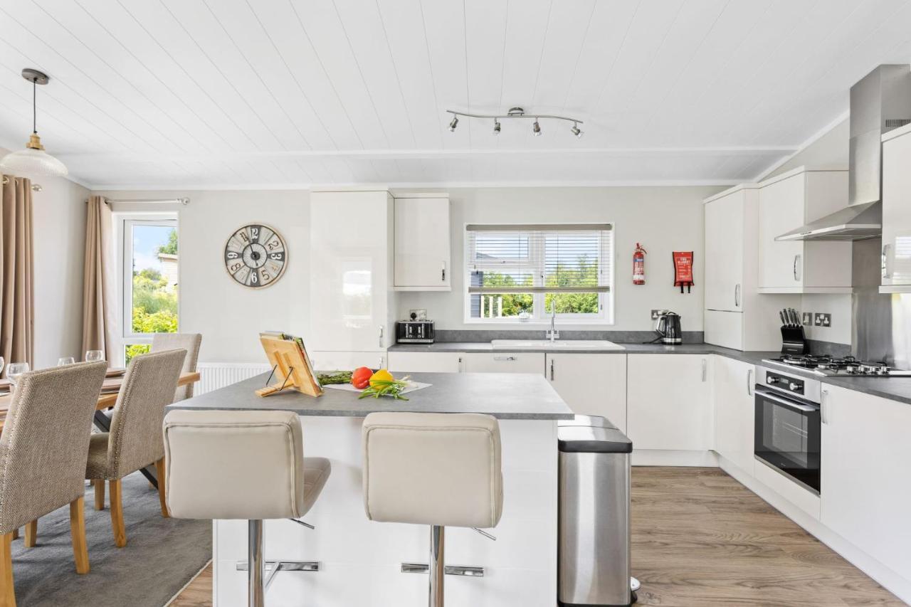 Rose Lodge, 21 Roadford Lake Lodges Lifton Luaran gambar